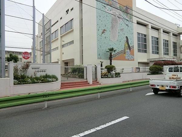 Junior high school. Municipal 800m to Hachiman Junior High School