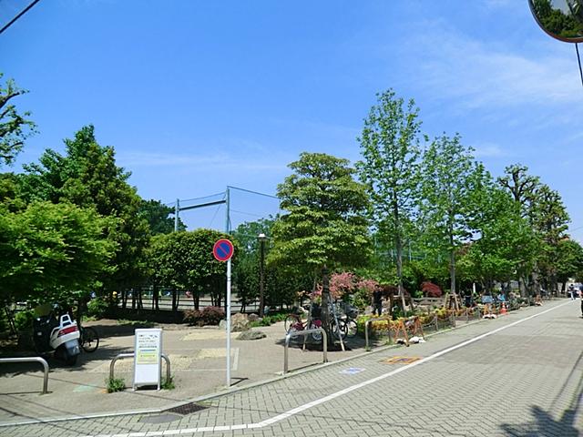 park. 720m to Akamatsu park