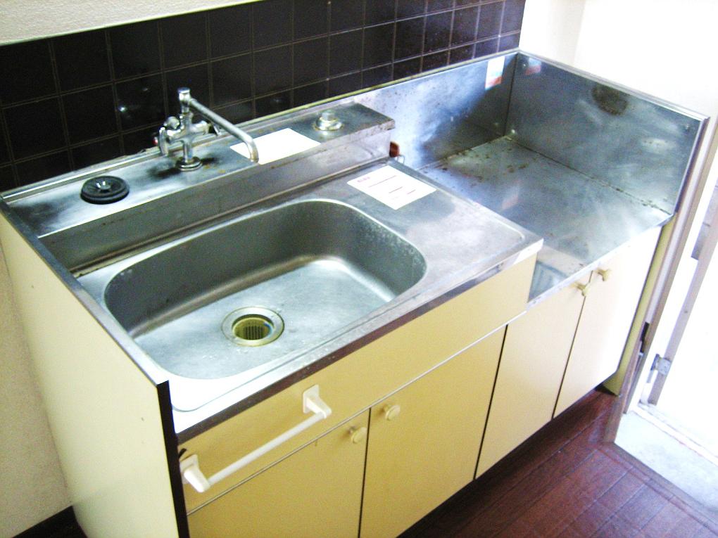 Kitchen. Two-burner gas stove installation Allowed