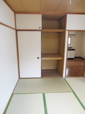 Other room space. There is also a Japanese-style room 6 quires storage