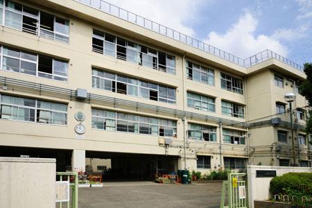 Junior high school. 737m to Setagaya Ward Kamisoshigaya Junior High School