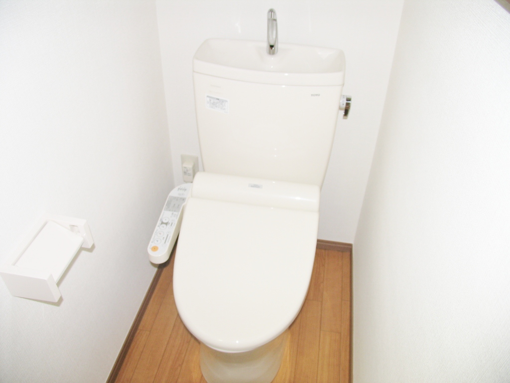 Toilet.  ■ Shower toilet new