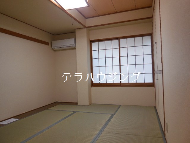 Other room space. Japanese-style bedroom is to be healed ☆