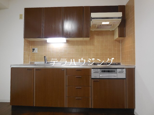 Kitchen. It is spread in the kitchen ☆