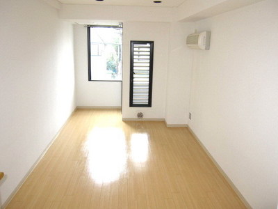 Living and room. 8.4 Pledge of Western-style (image is Room 201)