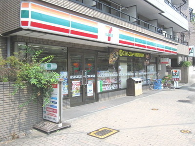 Convenience store. 220m to Seven-Eleven (convenience store)