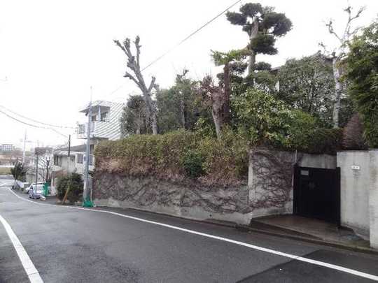 Local land photo. Shoot the subject property from the northeast side. To dismantle the building, It will be further Wataru Jibiki. Target