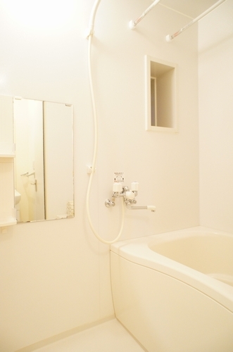 Bath. Small window with, Is a bathroom in the bathroom dryer with ☆