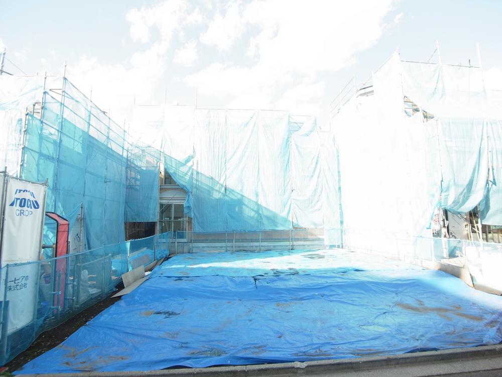 Local appearance photo. Local (12 May 2013) Shooting Front of Building C We have completion of framework.