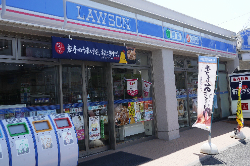 Convenience store. 10m until Lawson excellent horse chome store (convenience store)
