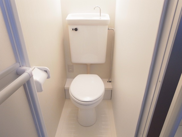 Toilet. Easy toilet and cleaning. It is a new article