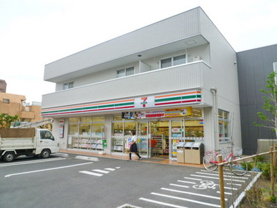 Convenience store. 50m until the Seven-Eleven (convenience store)