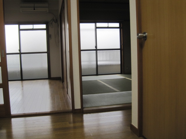 Living and room. Western-style 6 Pledge ・ Japanese-style room 6 quires