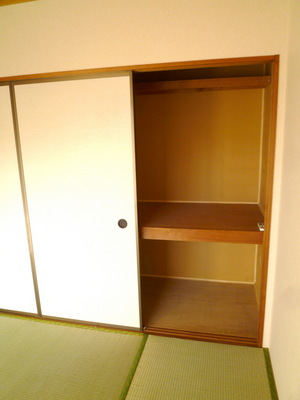 Receipt. Is a Japanese-style room of storage