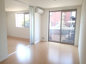 Living and room. In spacious indoor and open the sliding door between the Western and the LDK