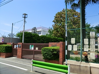 Junior high school. 681m to Ota Ward Denenchofu junior high school (junior high school)