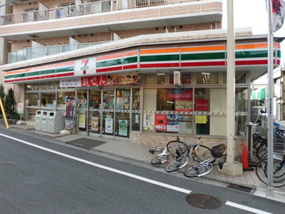 Convenience store. 550m to Seven-Eleven (convenience store)