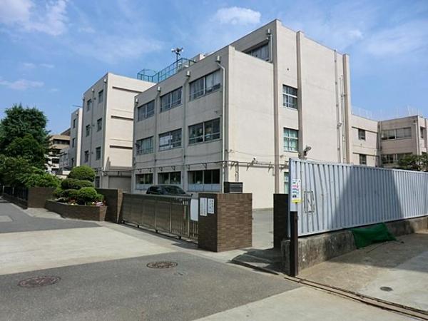 Junior high school. 900m to Chitose junior high school