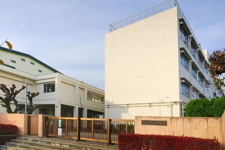 Junior high school. Municipal Kitazawa until junior high school 882m