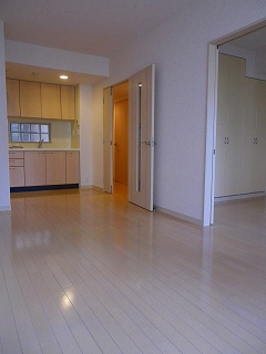 Living and room. Same property ・ Separate room