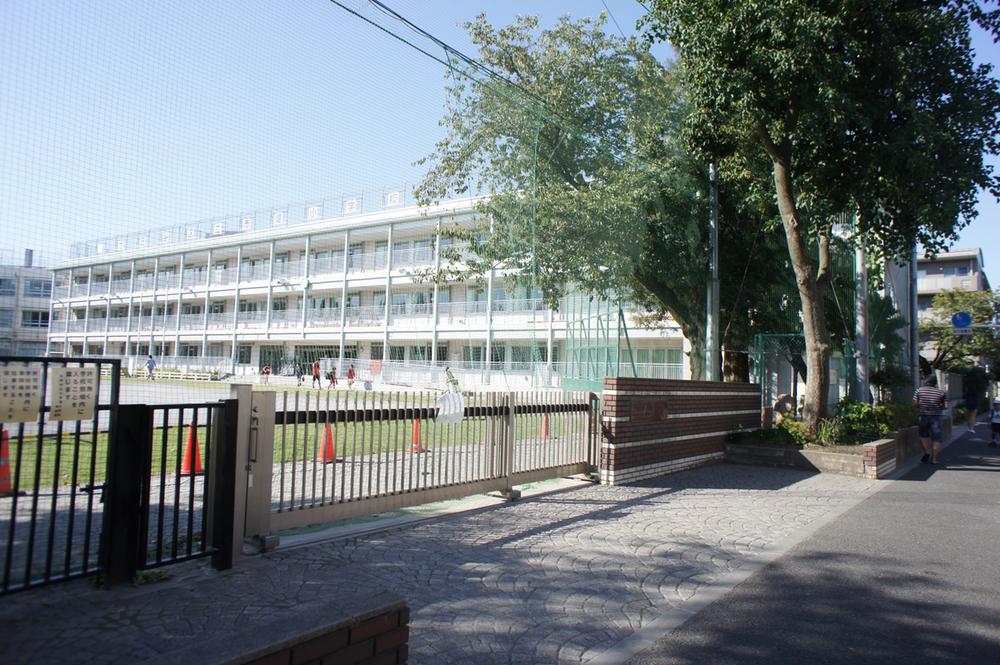 Primary school. Akatsutsumi until elementary school 980m