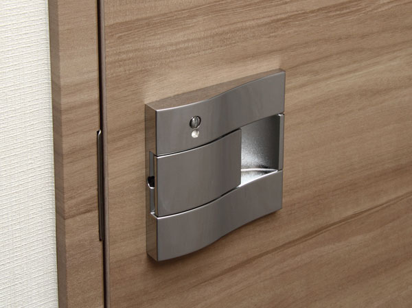 Other.  [Toilet door push-pull door handle] Toilet handle, It has adopted a few push-pull type of ledge so as not to interfere with the corridor walking.