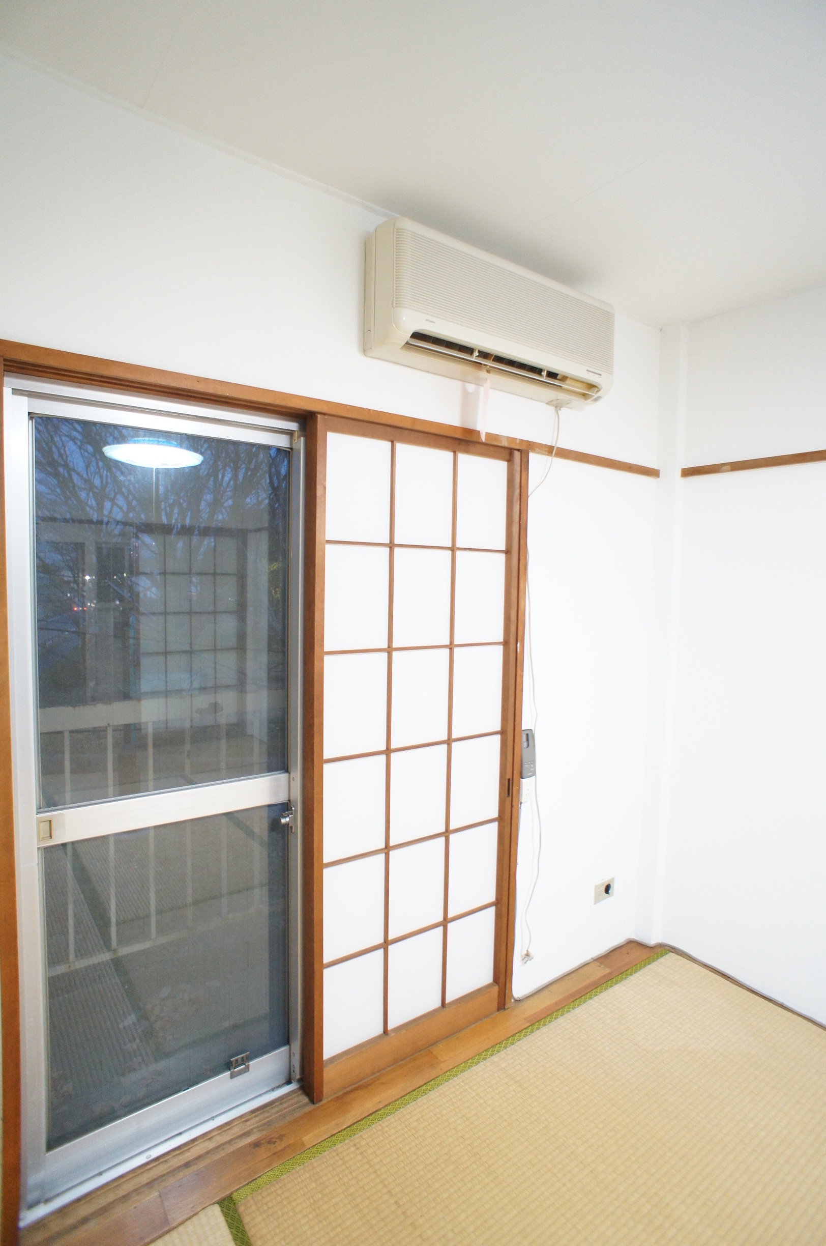 Living and room. There is also air conditioning ☆