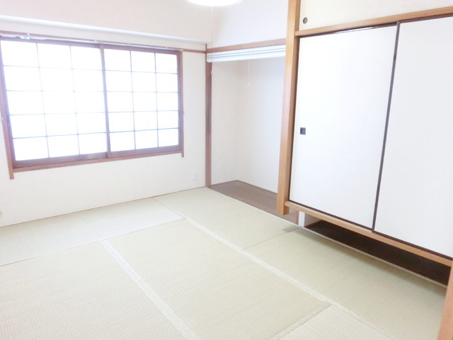 Other room space. Nagomeru is a Japanese-style room