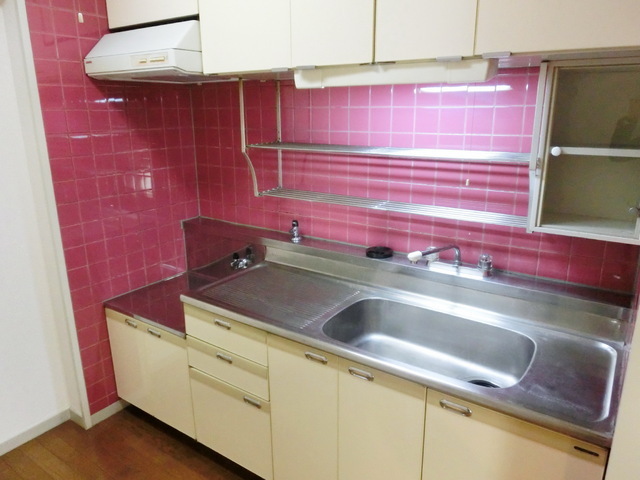 Kitchen. Ceiling storage is also generous system Kitchen