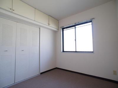 Other room space. Because storage is, You can use the room spacious! 