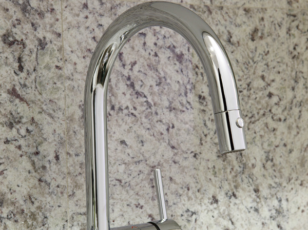 Kitchen.  [Faucets & water purifier] Mitsubishi Rayon Co., Ltd. ・ CLEANSUI Co., Ltd., Adopt a water purifier integrated faucet. For with a convenient hand shower function, Use of stretched the nozzle is also possible.