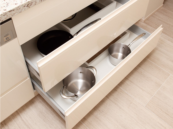 Kitchen.  [Slide storage] Smooth draw comfort and with full extension features that draw without waste as far as it will go. The drawer, It has adopted a Blum manufactured drawer rail with a soft-close function.