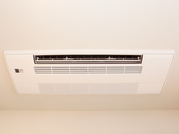 Other.  [Ceiling, cassette-type air conditioner] Standard established a ceiling cassette type air conditioner. Because not exposed to the wall as well, such as piping to achieve a beautiful interior and refreshing.