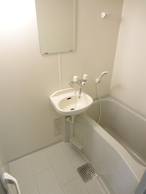 Bath. With automatic water filling!