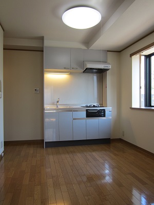 Living and room. Dining that can be used separately from the bedroom