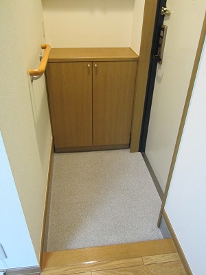 Entrance. Storage lot!