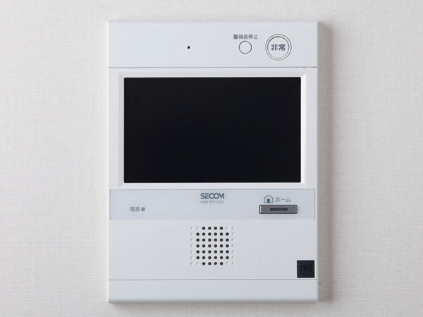 Security.  [Recording function with hands-free intercom] You can see the guests that visited before the entrance and the dwelling unit entrance in the image and sound of the TV monitor. Video recording which can record the visitors in the absence ・ It is with recording capability. (Same specifications)