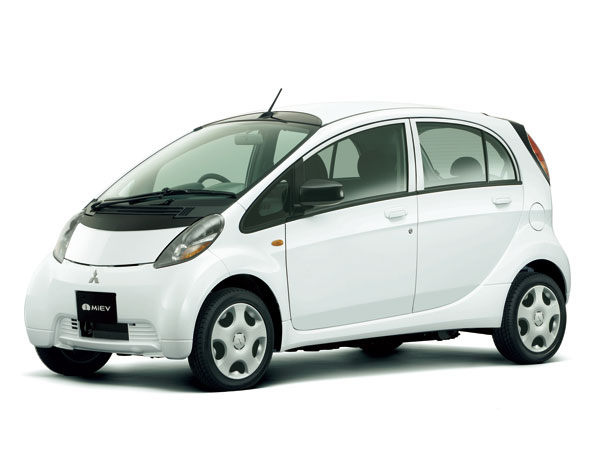 Other.  [Electric vehicle car-sharing] Electric vehicle one and into a wall socket for a car-sharing has established one of the two with charger.  ※ The image is an example of a car that you can share.
