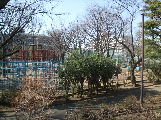 park. 844m to Yoyogi Park Oyama
