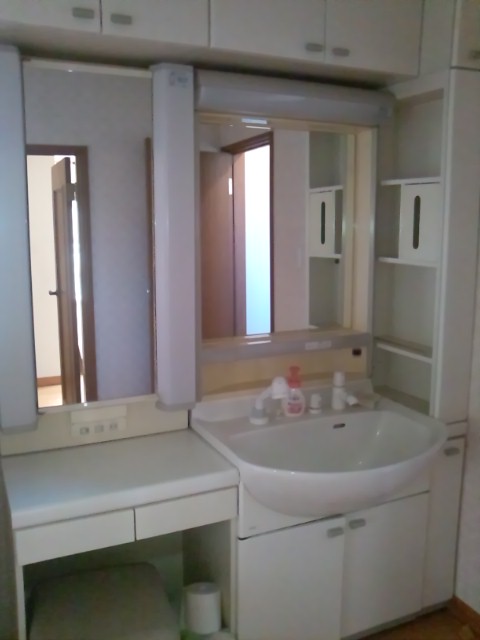 Washroom. Second floor wash basin