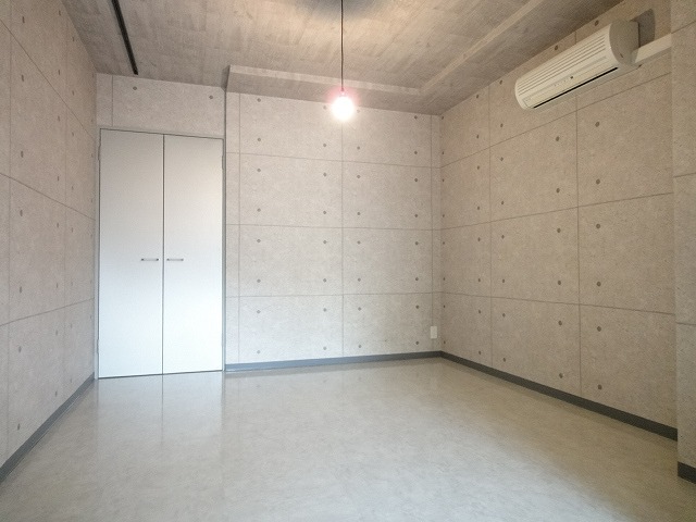 Other room space. Upstairs bedroom!
