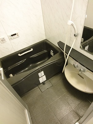Bath. With Whirlpool! With reheating!