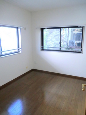 Living and room. Two-sided lighting 5.1 tatami flooring of Western-style