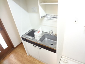Kitchen. IH1 neck there stove