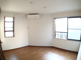 Living and room. It is a corner room dihedral daylight