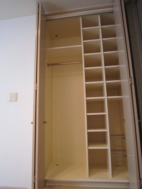 Receipt. Easy-to-use system storage