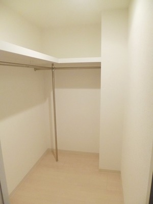 Receipt. Walk-in closet