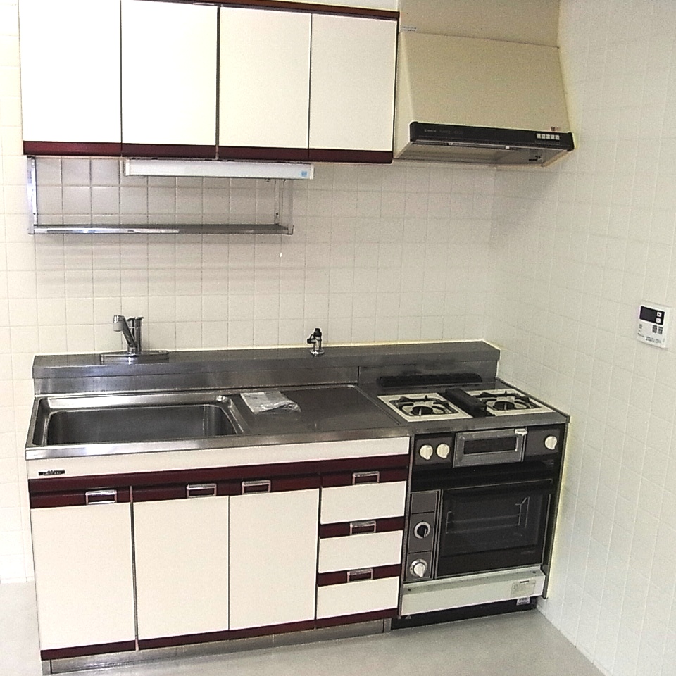 Kitchen. Gas K, With oven
