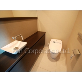 Toilet. Shoot the same type on the 17th floor of the room. Specifications may be different.