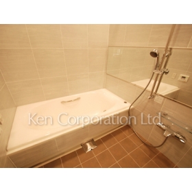 Bath. Shoot the same type on the 17th floor of the room. Specifications may be different.